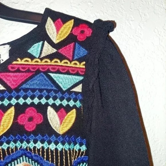 Savanna Jane Embroidered Boho Aztec Blouse Women’s Size Small - Picture 6 of 9